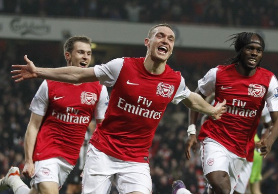 记者：多家豪门有意荷甲19岁中场斯密特，后者被标价2200万镑（多家豪门竞逐荷甲19岁中场斯密特，标价2200万英镑）