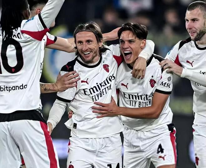 C罗英超103球领跑葡萄牙球员榜，B费66球居次（英超葡萄牙射手榜：C罗103球居首，B费66球位列第二）