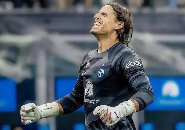 曼联、利物浦近五轮各1胜，英超积分榜曼联积22分，领先利物浦。（曼联利物浦近五轮各仅一胜，英超积分曼联22分暂压利物浦）