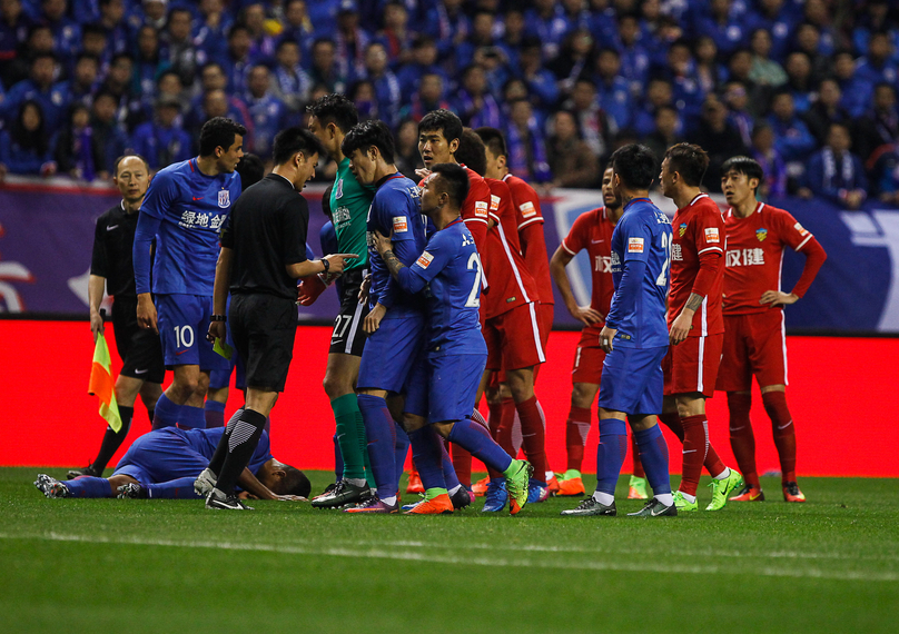 勇士最该送走的人是他！从恶汉变“嘴炮” 没库里就玩不转（离开库里就掉链子！勇士最该处理的人选：昔日硬汉沦为嘴炮）