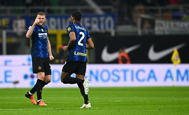 博主：今天中午河南队已抵达足协杯决赛地苏州，并进驻赛区（博主称河南队今日中午抵达苏州足协杯决赛地并已进驻赛区）