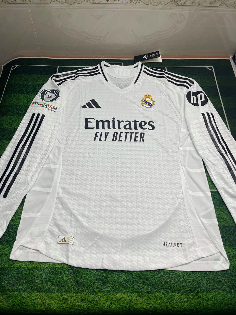 VAR 判罚引发争议（VAR判罚掀起风波）