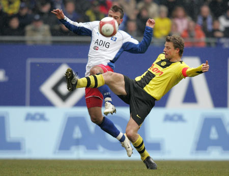 明年征战中超？黄希扬：没考虑那么多，得跟铜梁龙进一步沟通（明年踢中超？黄希扬：暂未多想，仍需与铜梁龙进一步沟通）