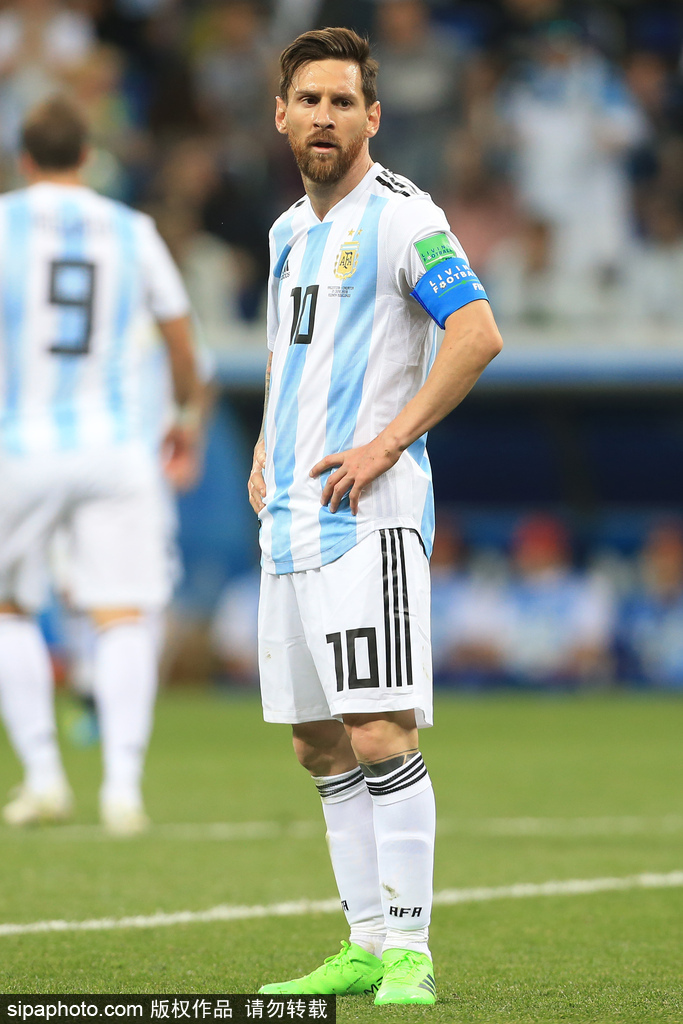 罗马诺：16岁基亚拉将与拜仁签署新合同，成为俱乐部长期计划（罗马诺：16岁基亚拉将与拜仁签订新约，纳入俱乐部长期规划）