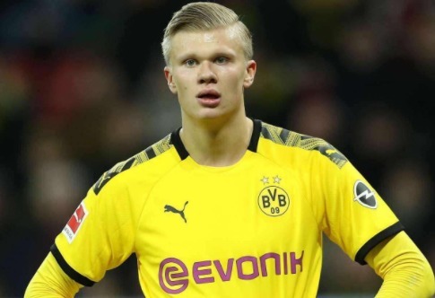 前埃及国脚怒斥卡拉格：难怪C罗懒得理你，难怪穆帅说你一般（前埃及国脚怒怼卡拉格：难怪C罗无视你，穆帅也称你平庸）